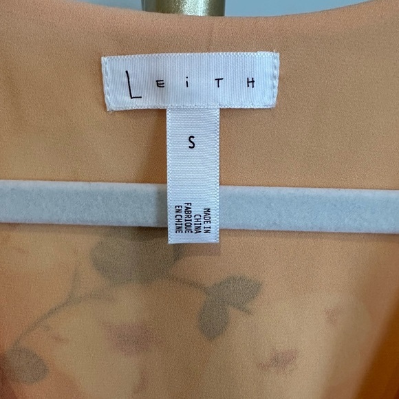 ❤️ Leith Peach Floral Blouse Small NWOT - Picture 7 of 7
